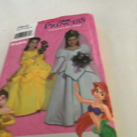 Disney Princess Child Costume Pattern Simplicity 9902 - sizes 3 to 8 - Picture 2 of 6